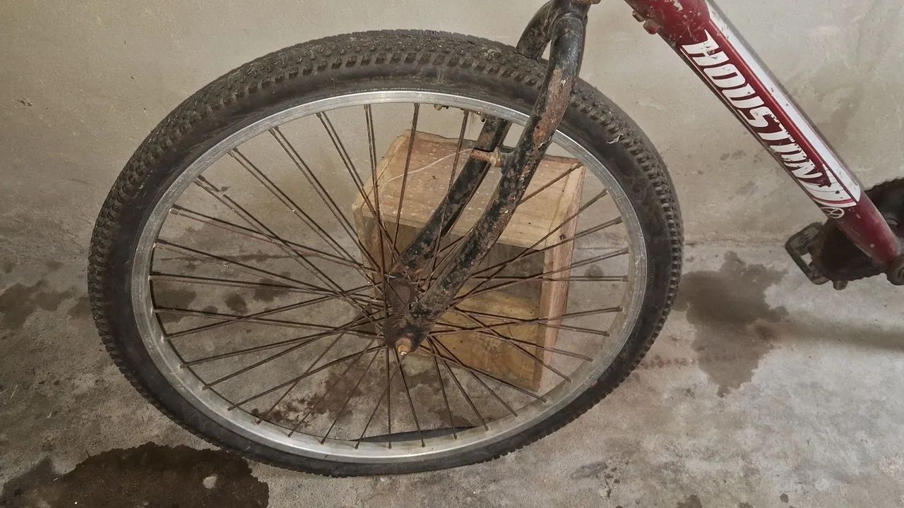 Bicicleta  aro 26  so remendar as câmeras de ar. Ta sem freio. *55 - Foto 2