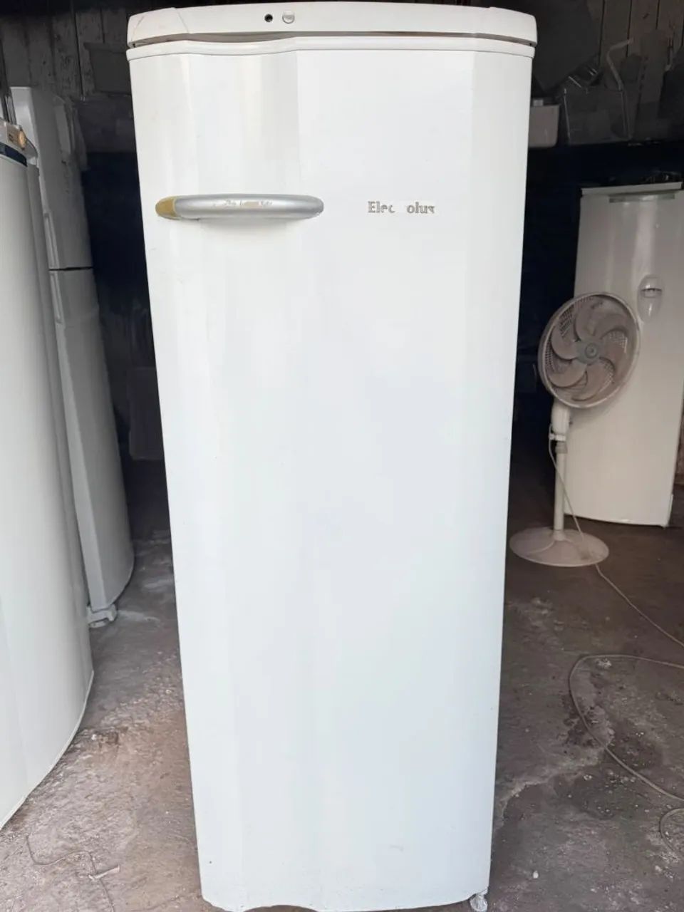 Geladeira eletrolux gelo seco boa 