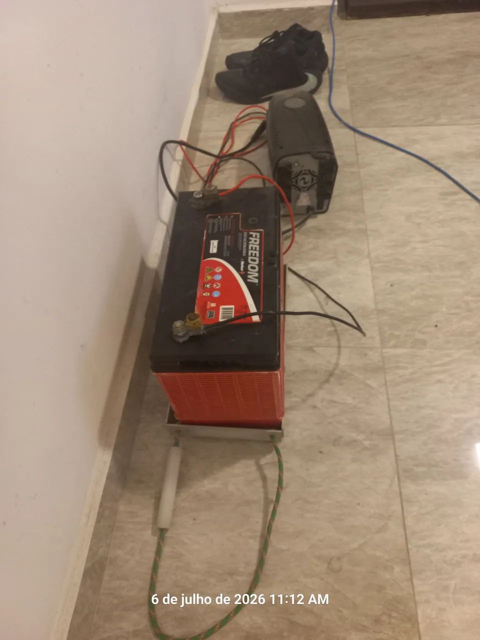 Bateria estacionária freedom heliar df2000 115ah - Foto 4
