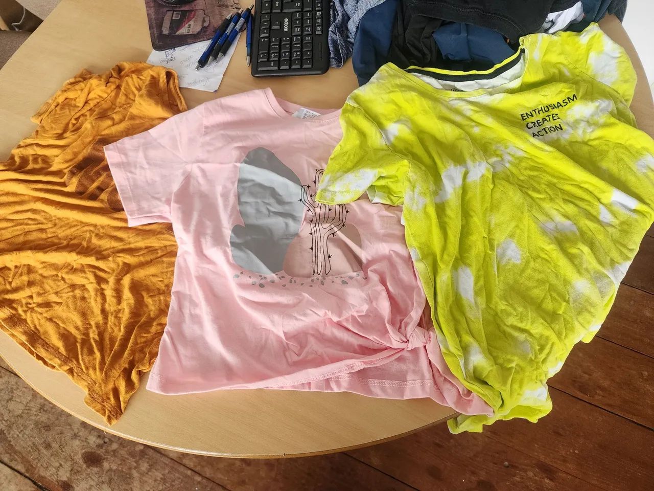 Lote com 16 camisetas - Foto 5