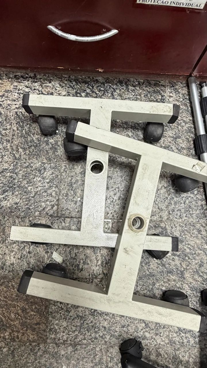 Base com rodinha para medidor de pressão de braço