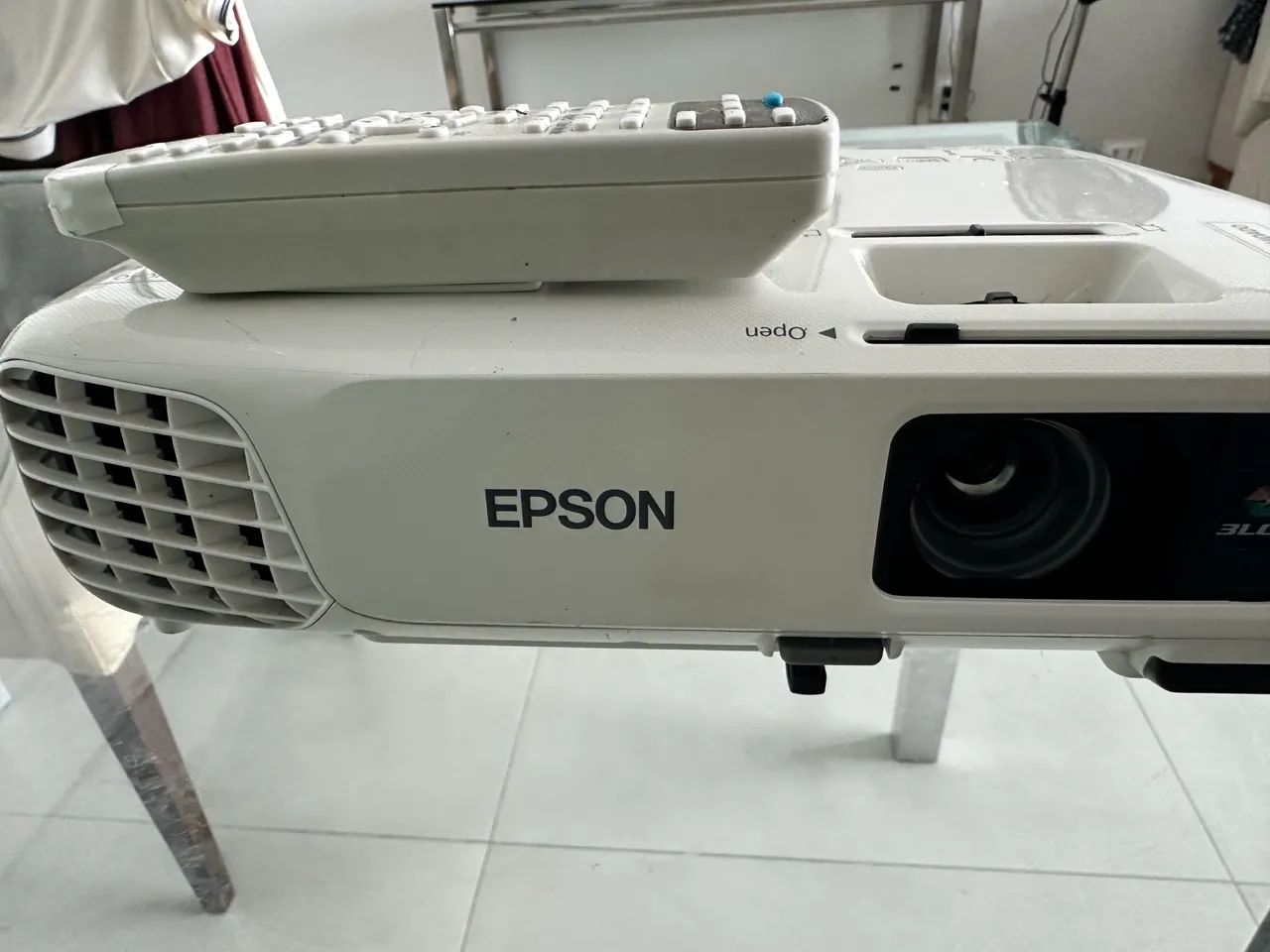 ? PROJETOR EPSON POWERLITE X24+ ? USADO  