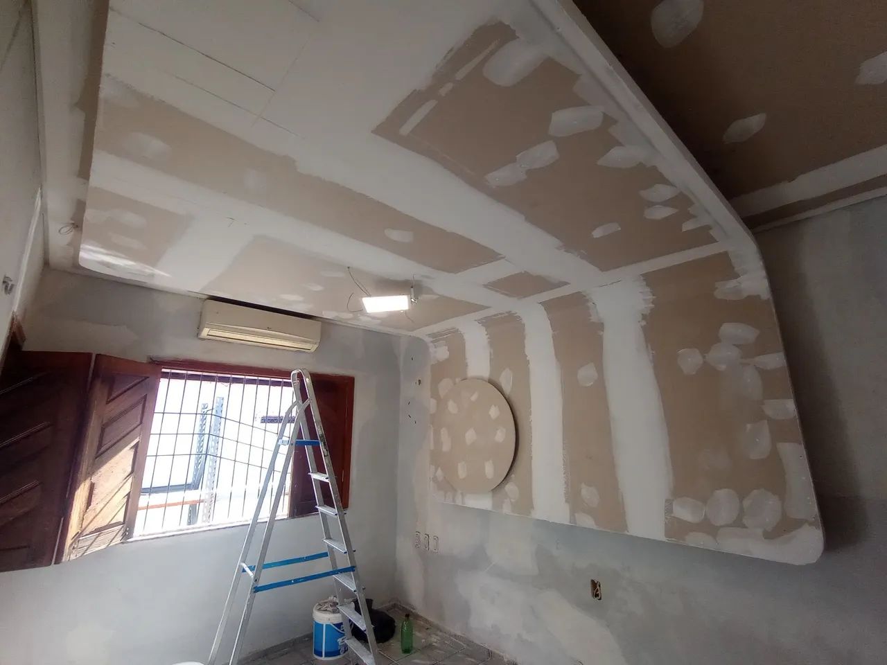 Pintor 120 cada quarto forro paredes - Foto 2