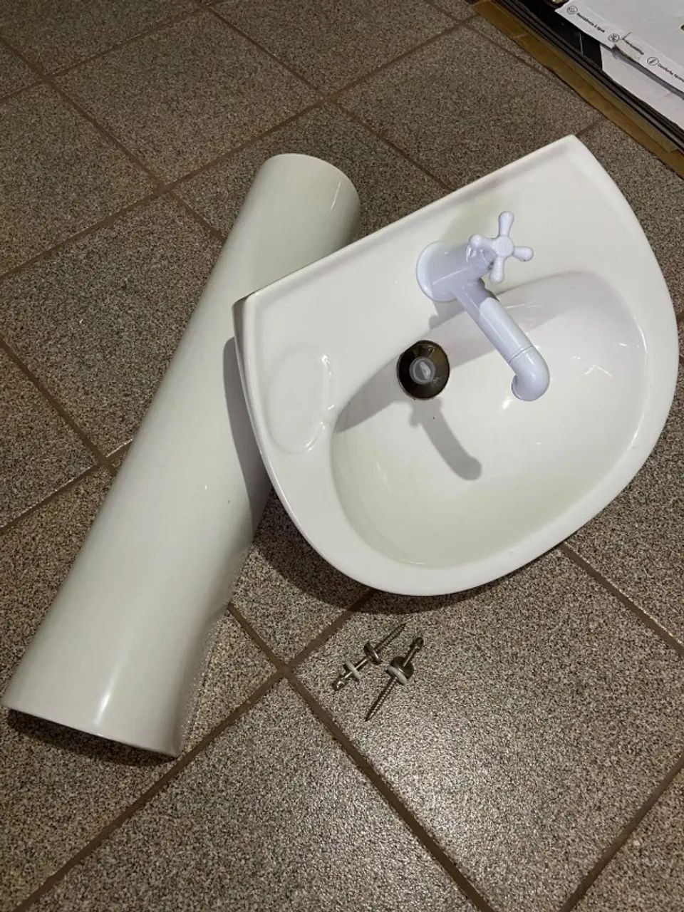 Pia com coluna + torneira - Foto 2