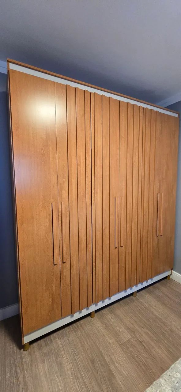 Guarda roupa 6 portas