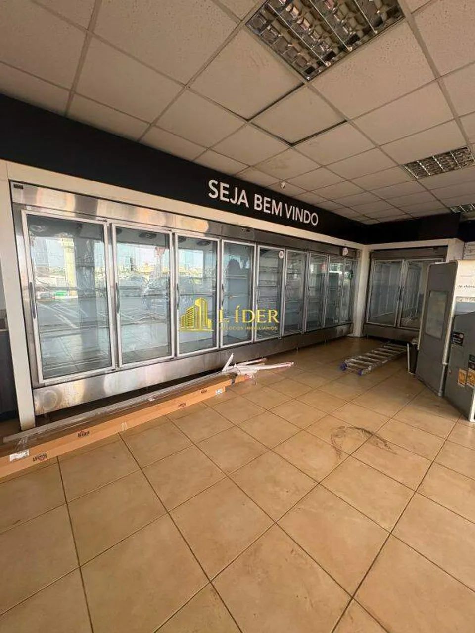 LOJA EM POSTO DE COMBUSTÍVEL (CONVENIÊNCIA)