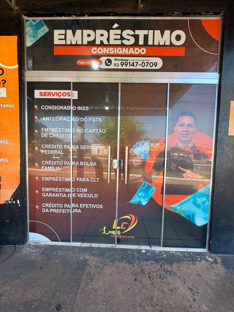 Fachada em acm , letreiros 