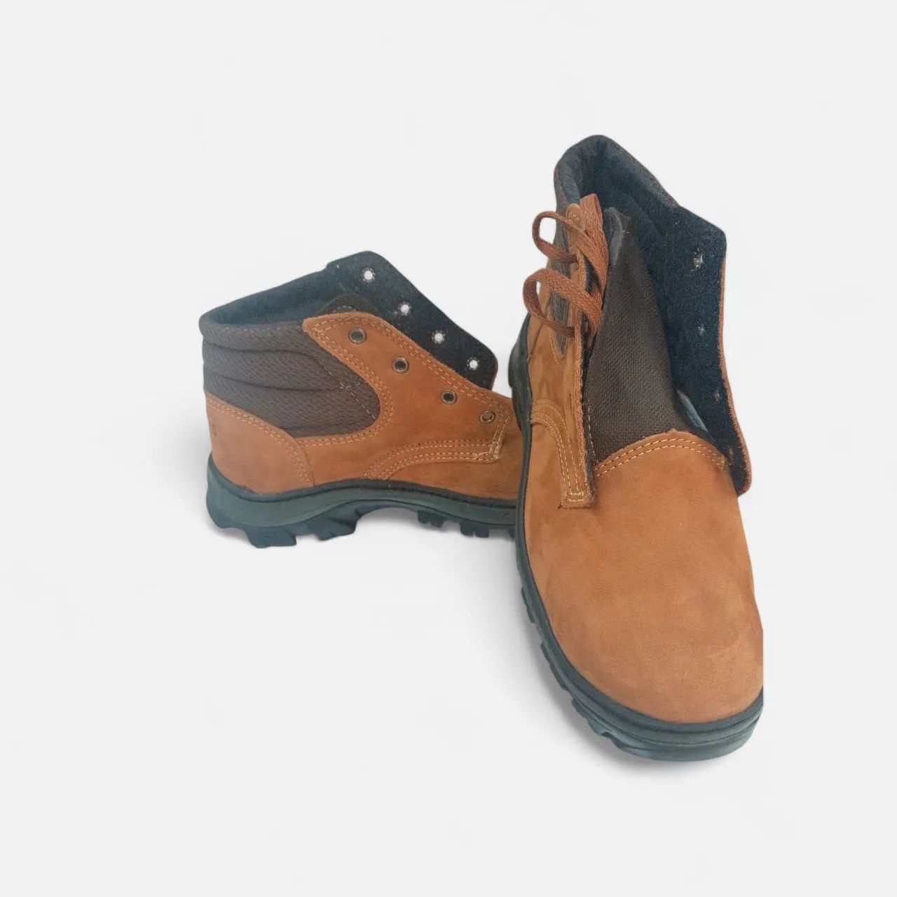 Botinas nobuck, bico pvc  - Foto 4