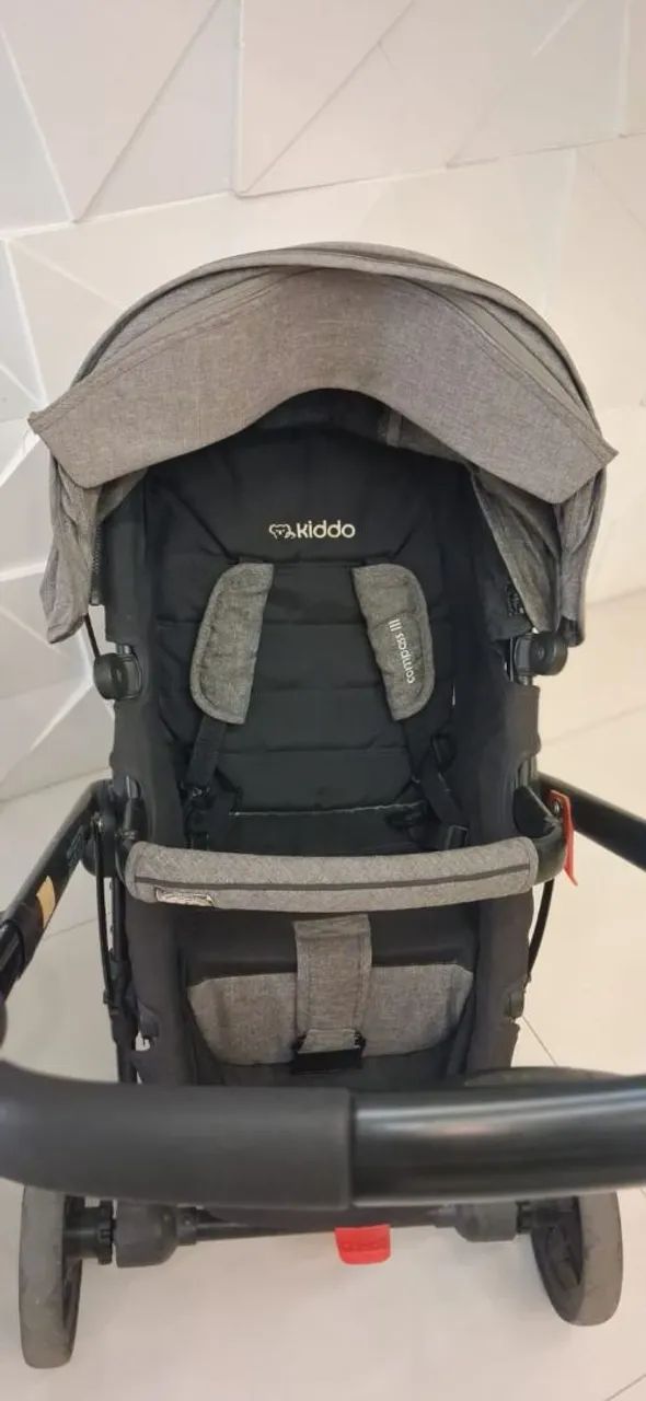Carrinho de bebê Kiddo Compass III com bebê conforto 