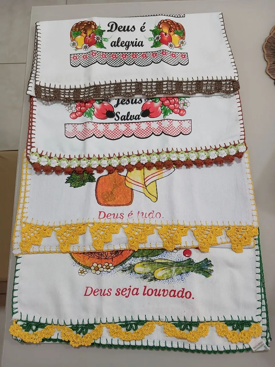 Panos de prato com bico de crochê - feito à mão - Foto 3