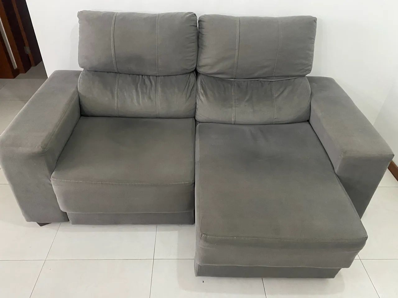 Sofá retrátil cinza - Foto 2