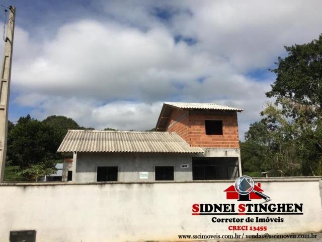 Casa na Praia, 02 dormitórios, laje, piso cerãmico e terreno todo murado - Foto 2