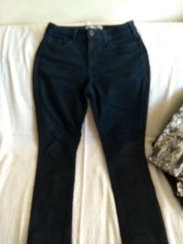 Calças tamanho 40 e 42 20 reais cada calça e 10 as bermudas - Foto 6