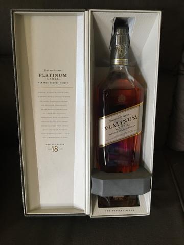 Wisky Royal Salute esmerald 21 anos e Johnnie Walker Platinum Label 18 anos - Foto 4