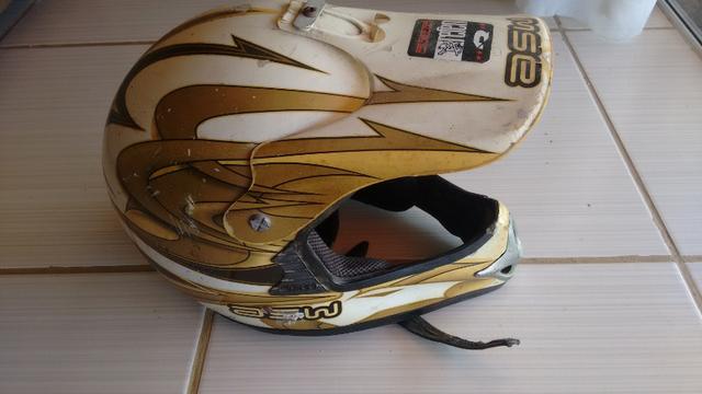 Capacete