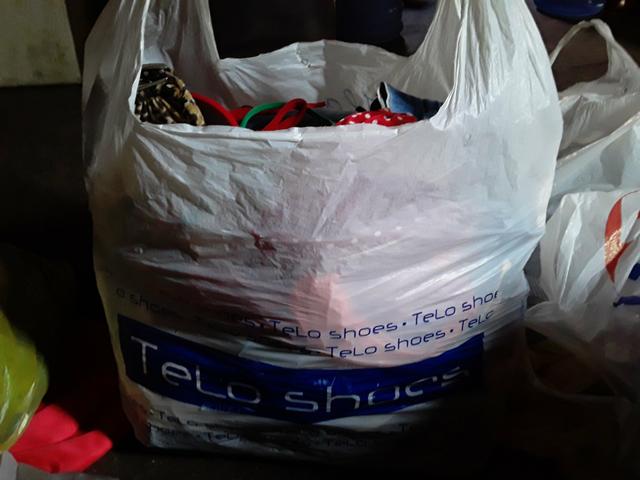 Vendo essa sacola com roupas para brechó - Foto 2