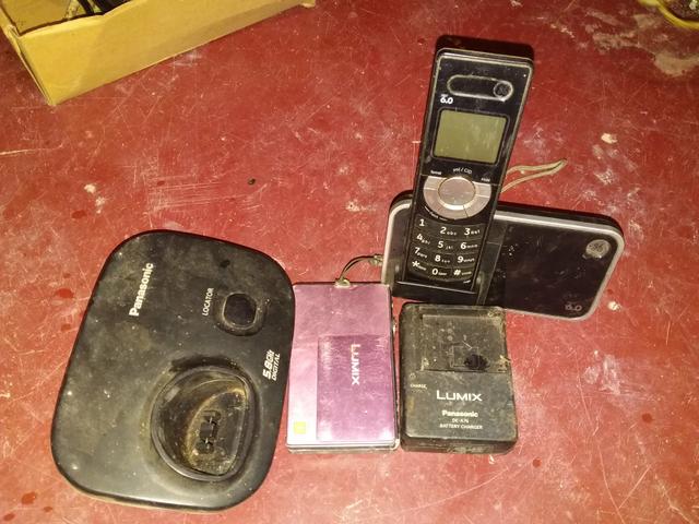 Uma máquina de bate foto uma segretaria eletronica e