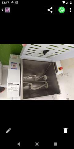 Vendo uma masseira cimi nova