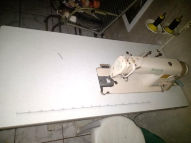 Vendo uma máquina de costura reta tá nova - Foto 3