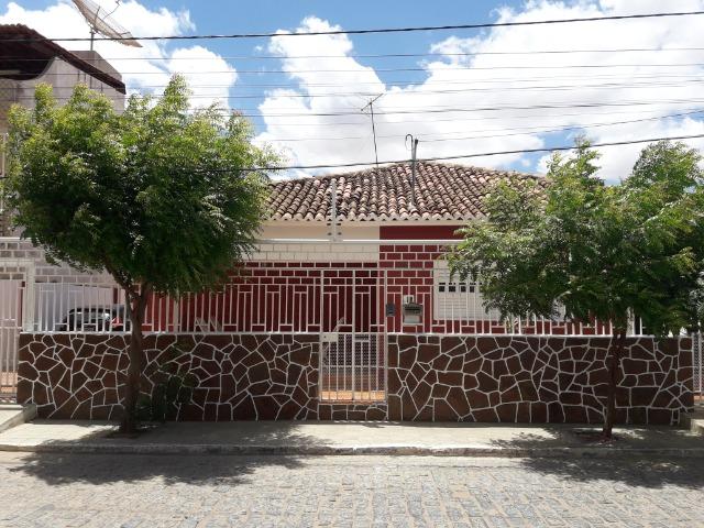 Casa com ótima localização