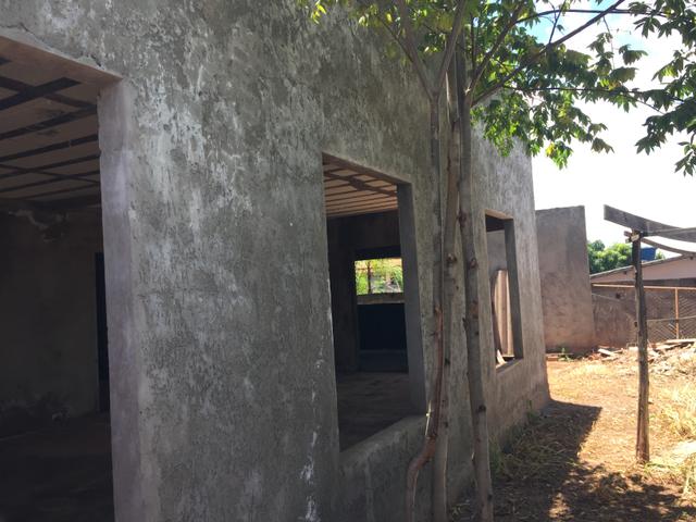 Casa inacabada de 3 qtos na entrada da Arniqueiras quadra 4 - Foto 3