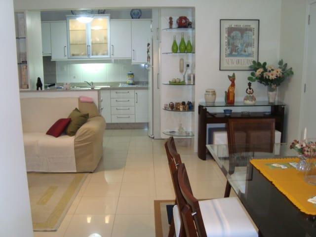 Quadra mar, Sacada com Churrasqueira, Andar alto, mobiliado, lazer, linda vista - Foto 6