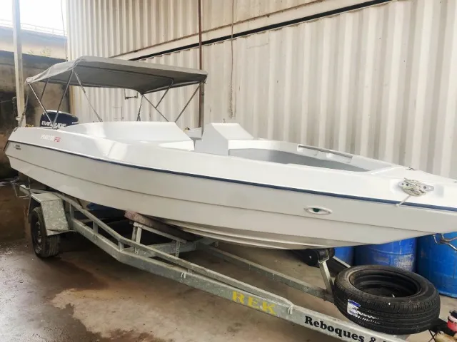 Lancha Phantom F6 - Ano 1996 - Evinrude 90Hp