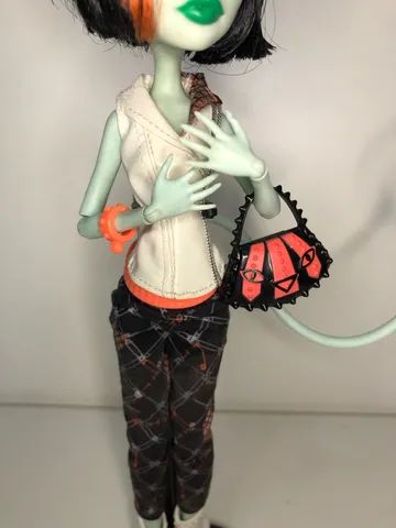 Boneca Monster High Freaky Fusion Frankie Stein Mattel com o