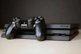 Vendo PS4 PRO 1 Tera com caixa original + 4 jogos - Videogames