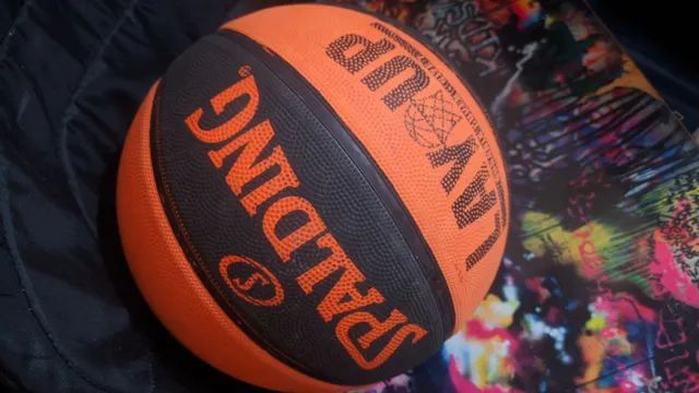 Bola de Basquete Spalding Lay-Up em Promoção