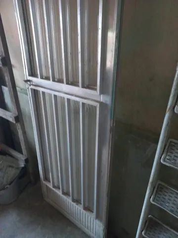 Vendo porta de aluminio completa com fechadura e chave