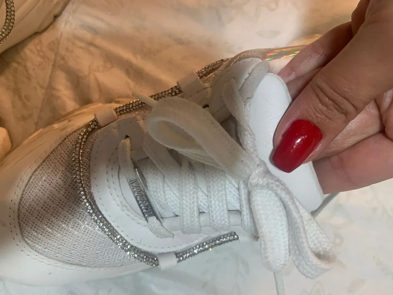 Tênis Casual Feminino Branco com Detalhes em Strass - Foto 2