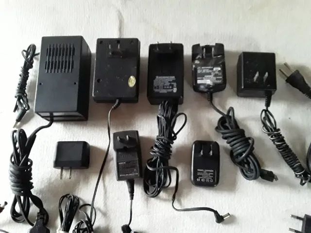 Lote c/ 22 un pecas acessorios carregadores p/Audio,video,telef.eletro. - Foto 3
