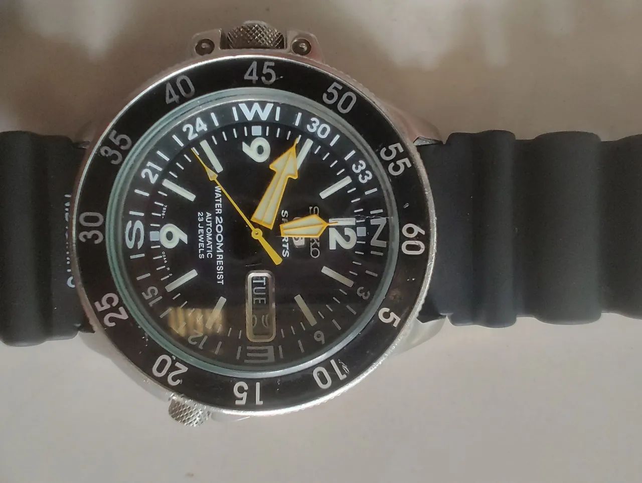Relógio Seiko Automático 200m com pulseira de borracha