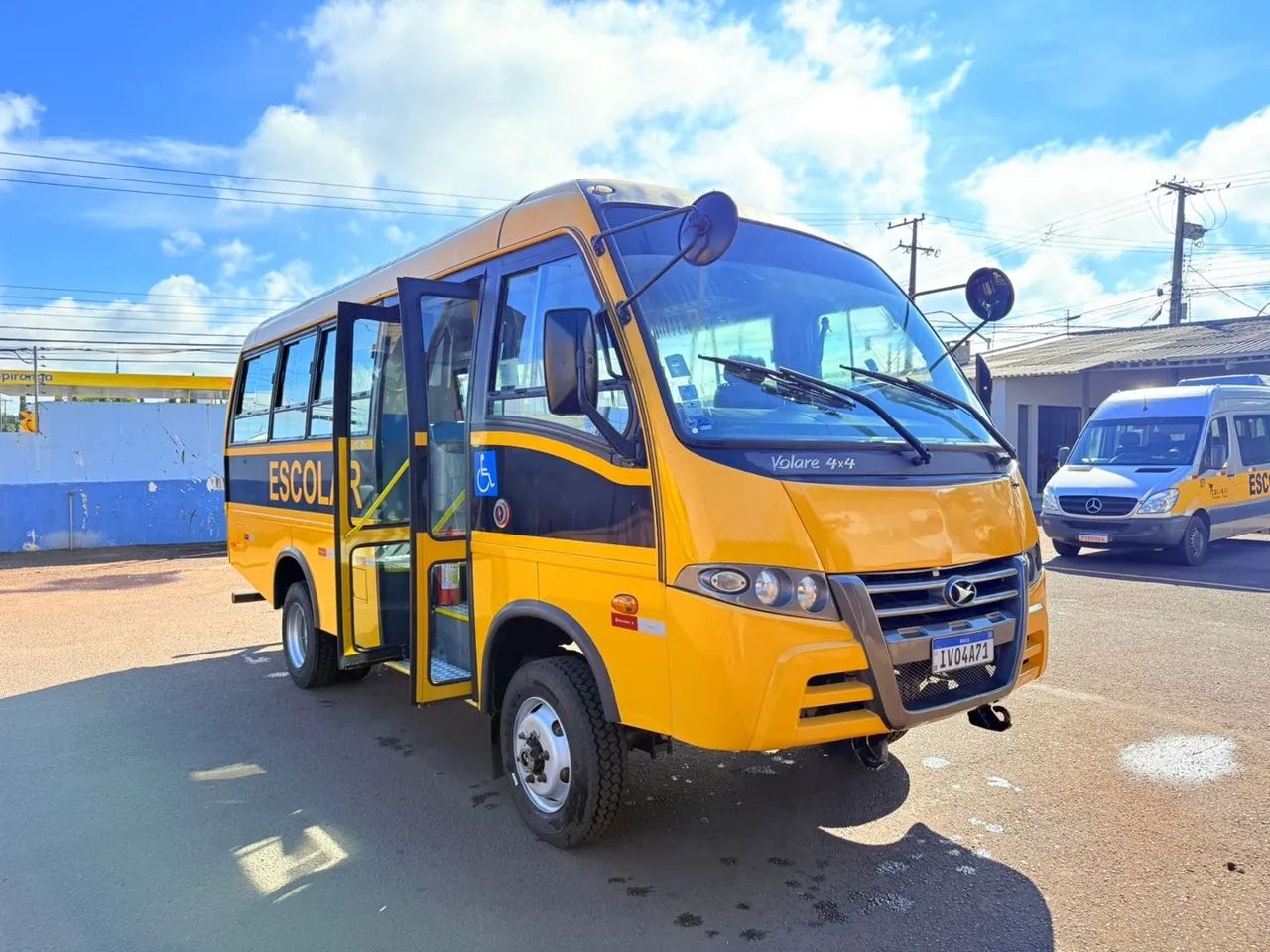 Microônibus Volare V8L 4x4 ano 2012/2013 motor cumins isf 4cc em cascavel,PR