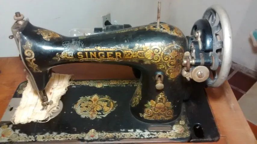 Vendo maquina de costura Singer antiga 