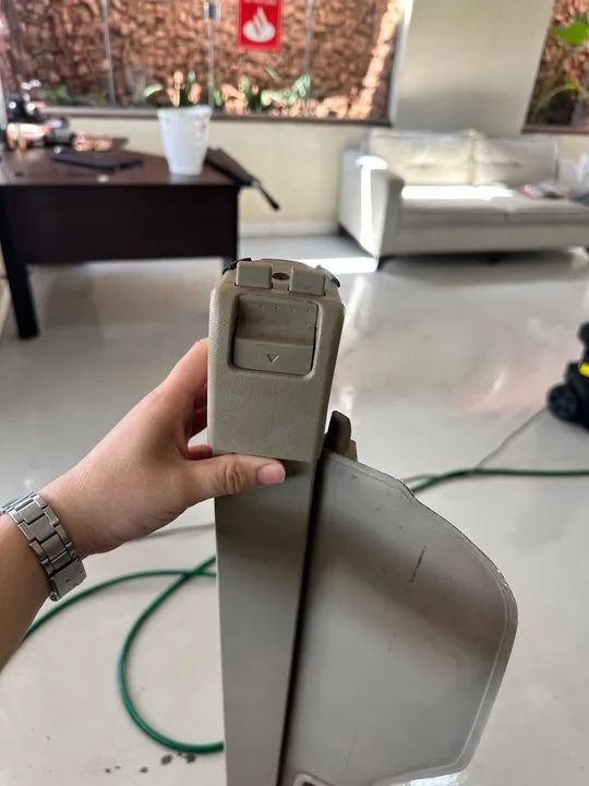 Tampão Porta malas Freelander 2 - Foto 3