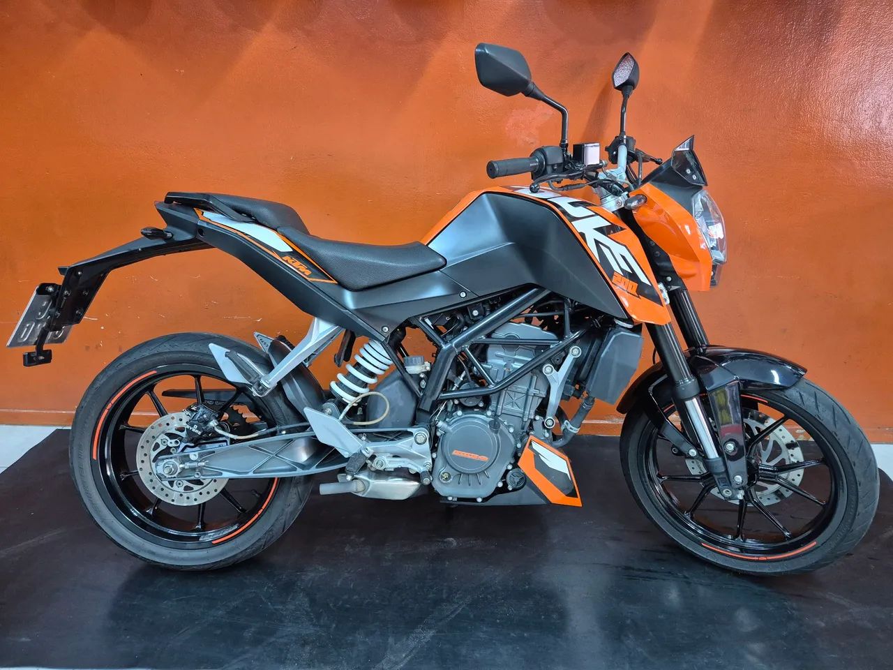 COM 29 MIL KM - KTM DUKE - MAURI MOTOS