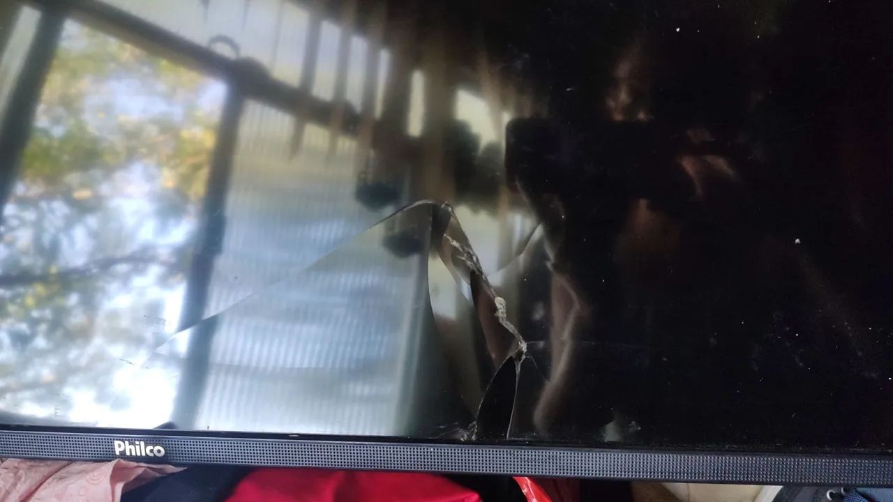 TV 50 4k tela quebrada - Foto 3