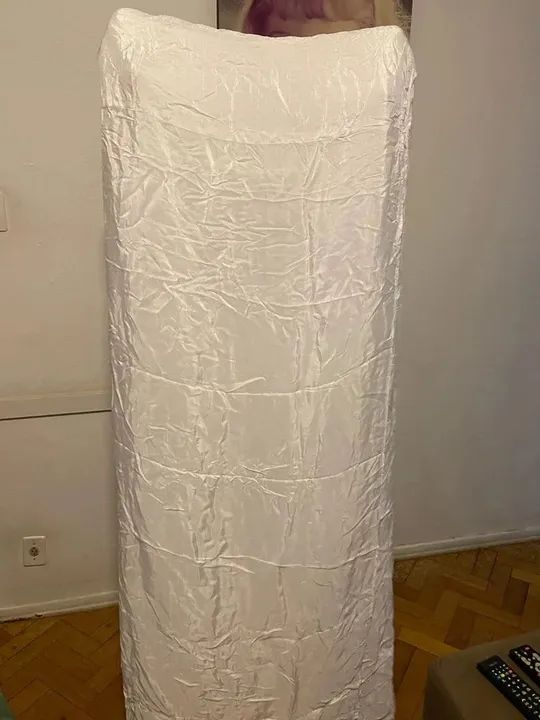 Toalha de mesa acetinada branca - Foto 2