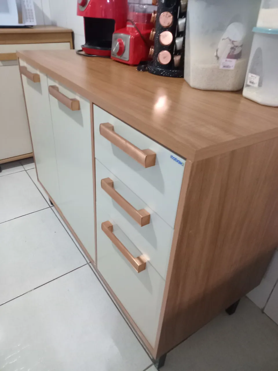 Armário de cozinha com design moderno