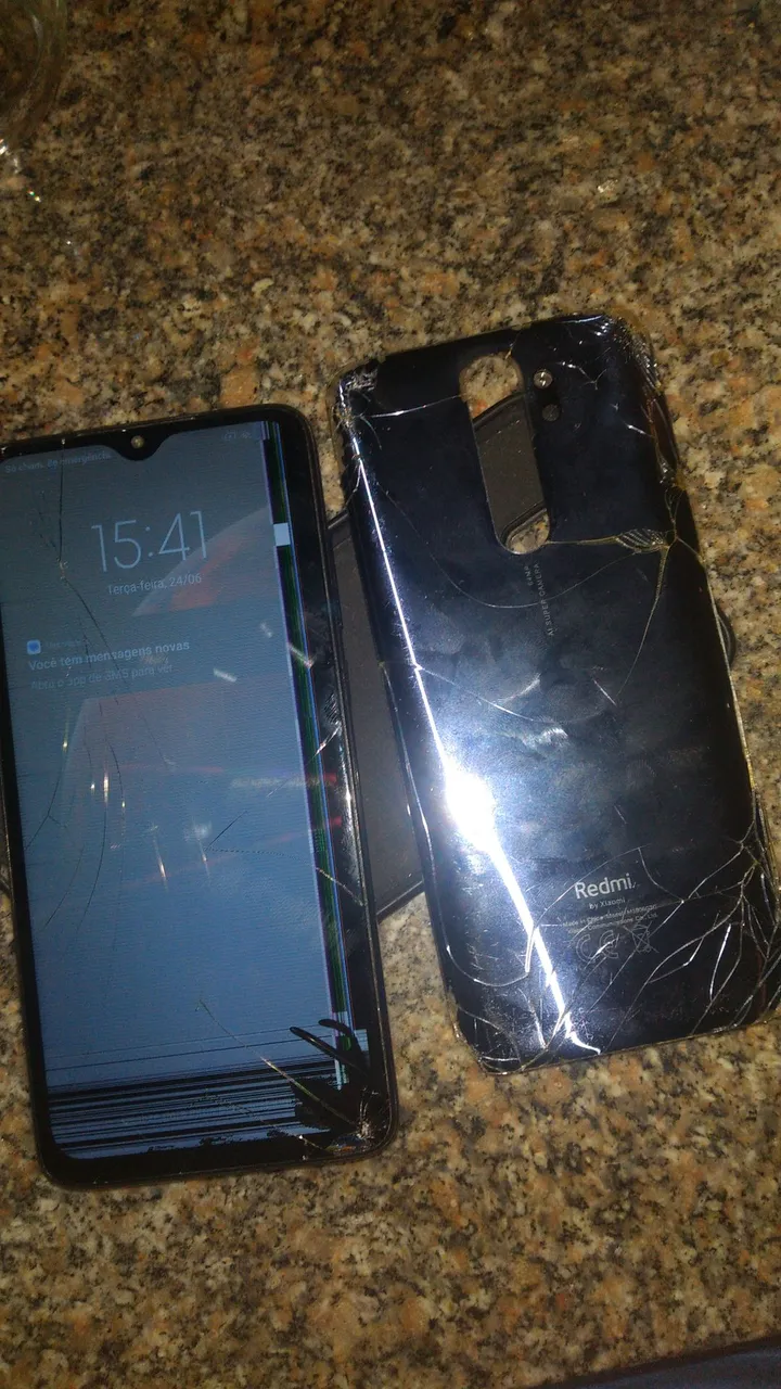 Vende-se celular quebrado(carcaça)