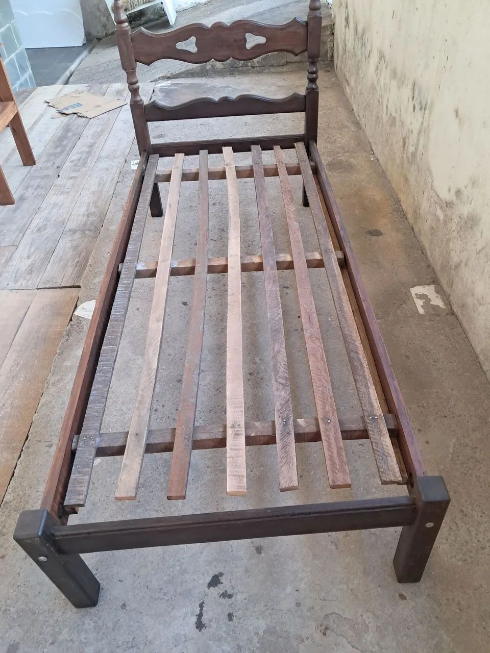 Cama de solteiro Madeira maciça sucupira de 80