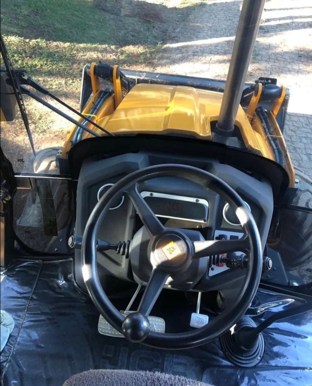 Retroescavadeira JCB 3CX - Potência e Versatilidade - Foto 5