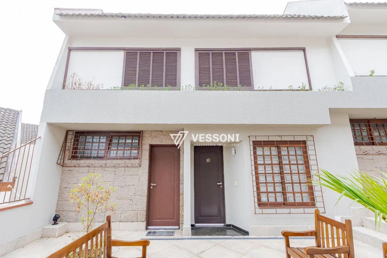 Sobrado Triplex | 3 dormitórios | Condomínio Fechado
