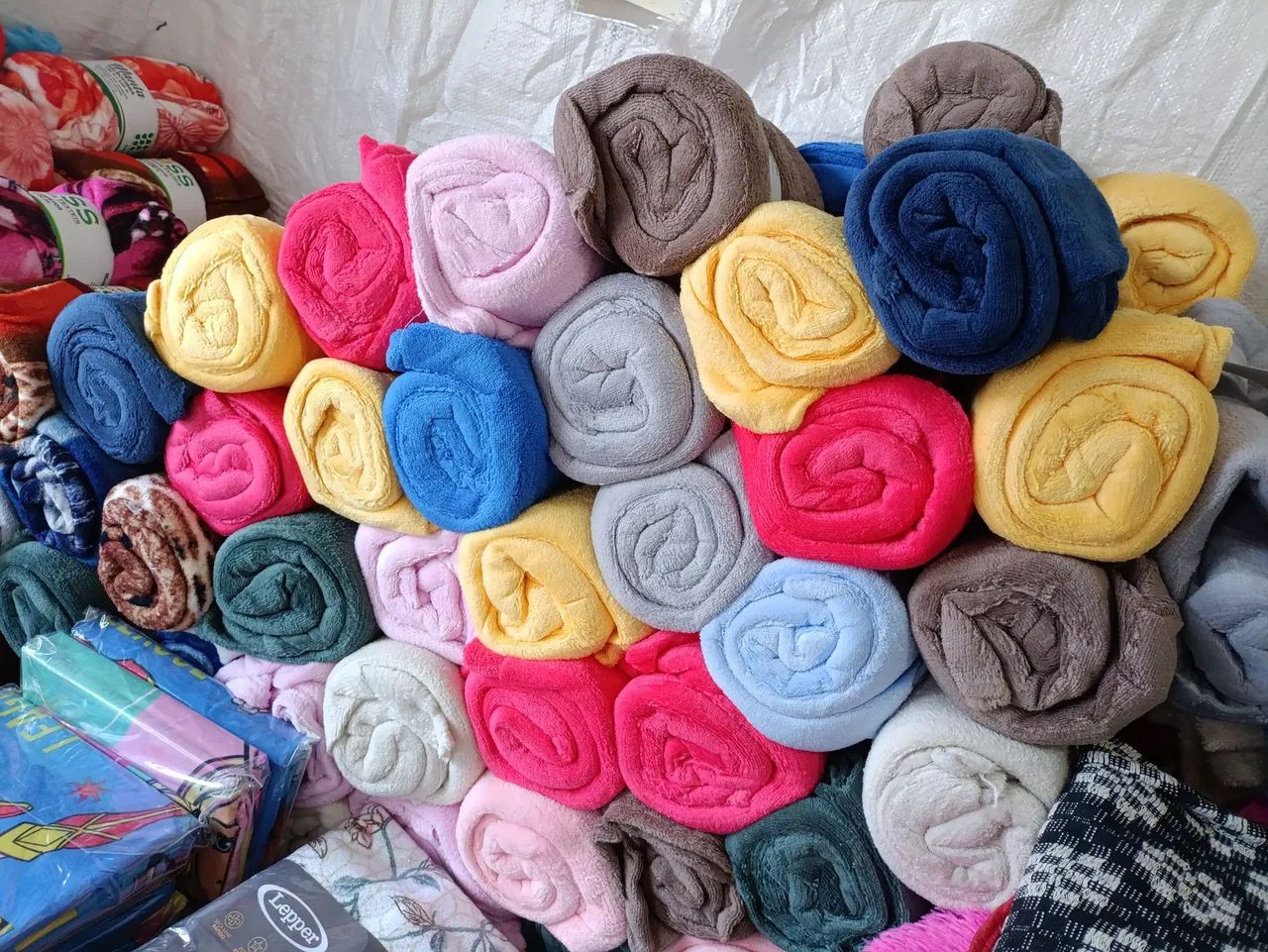 Cobertores de diversas estampas e cores - Foto 3