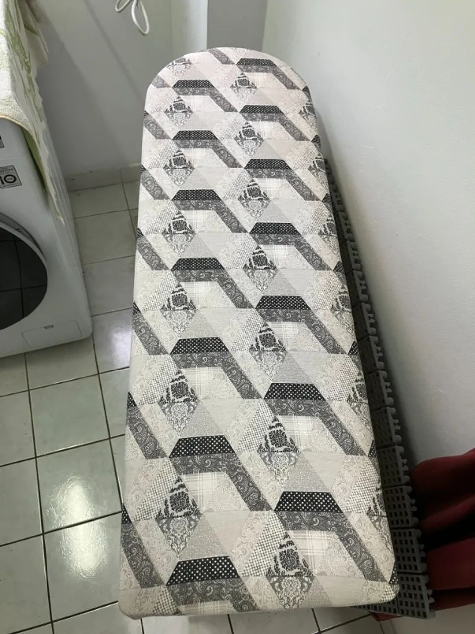 Mesa de Passar com armario - Foto 4