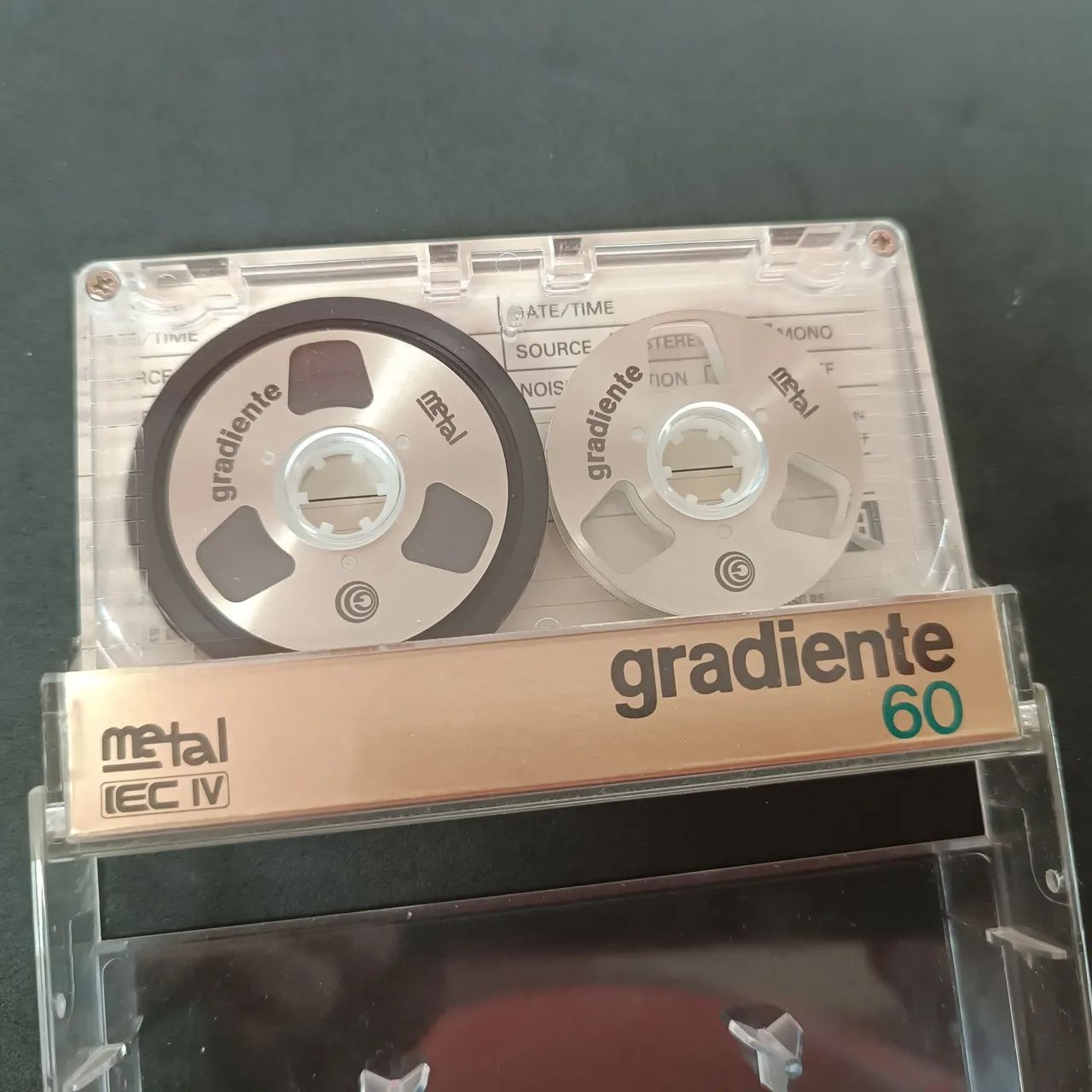 Fita k7 Metal gradiente usada Estado de nova - Foto 2