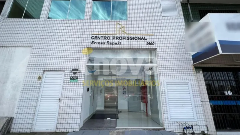 SALA DE FRENTE PARA AV. EMANCIPAÇÃO NO CENTRO DE TRAMANDAÍ
