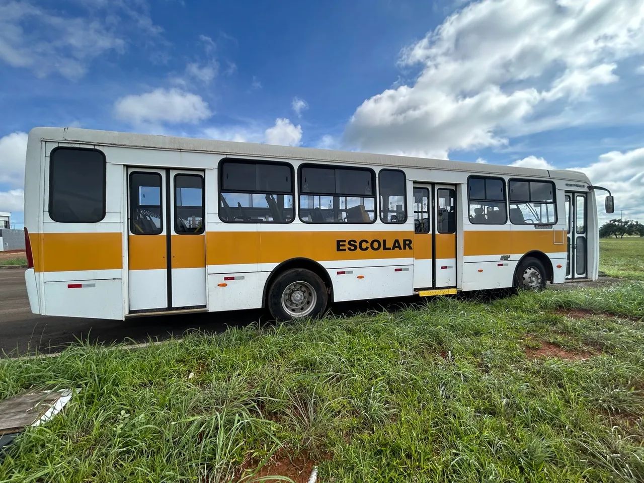Ônibus Escolar - Excelente estado